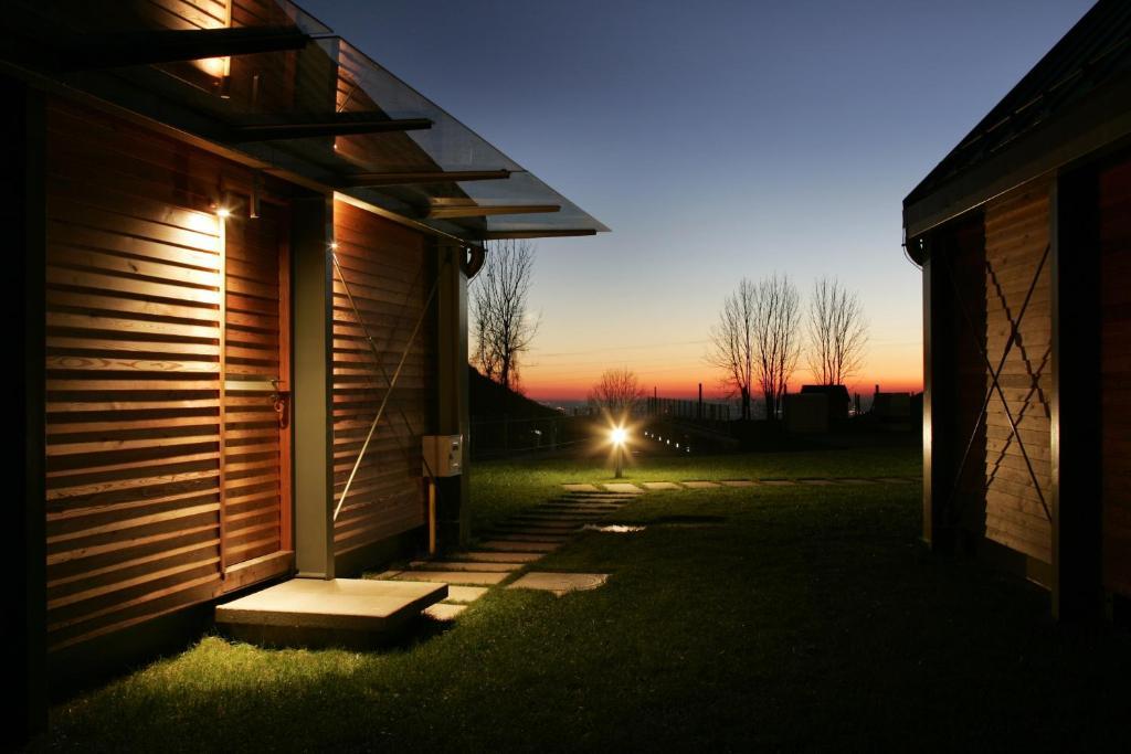 Nebesa Chalets Кобарид Номер фото
